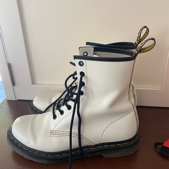DR MARTENS boots - Picture 2 of 5
